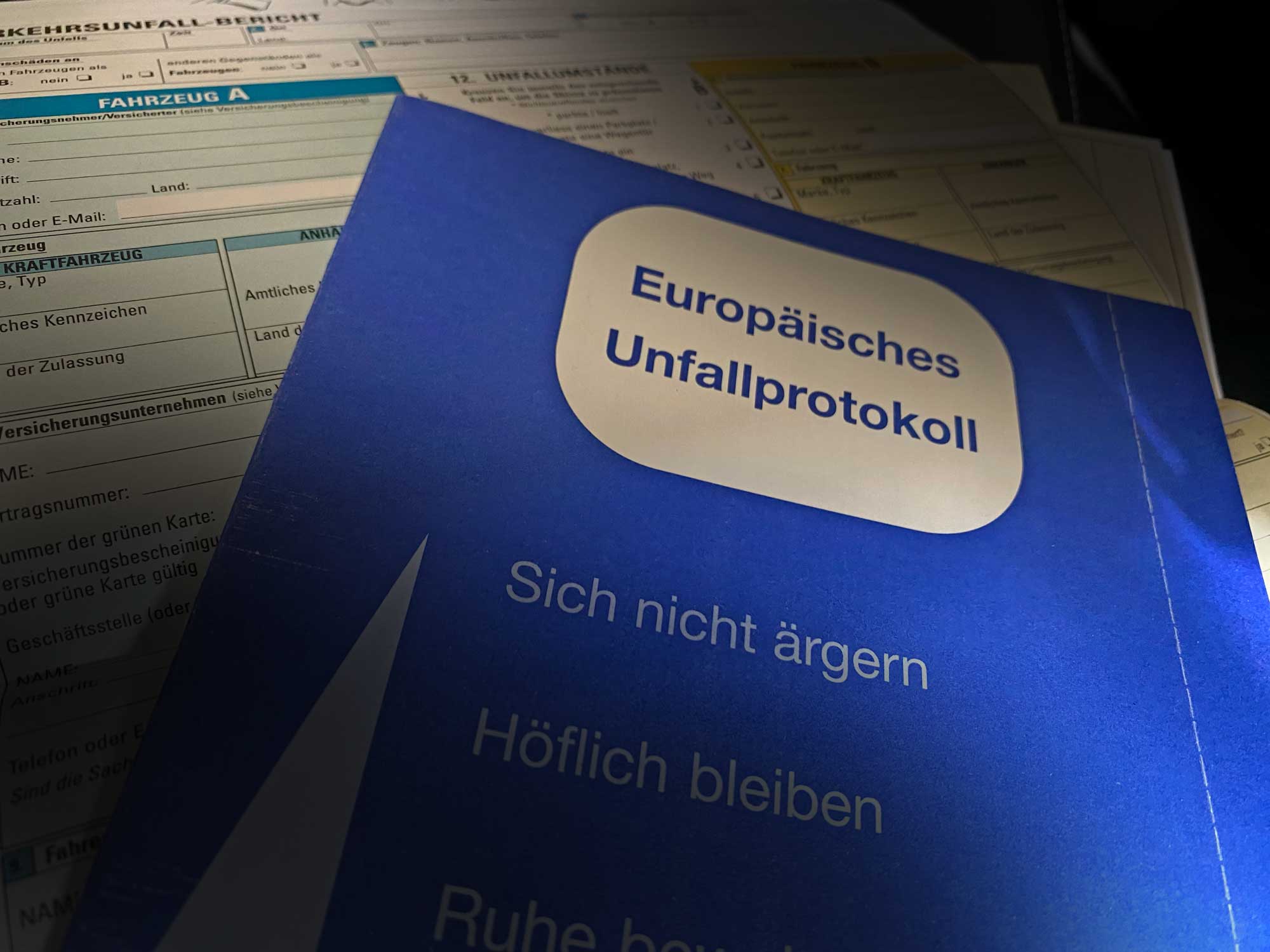 Abschleppwagen oder Ersatzfahrzeug – Individuelle Schadenmanagement und reparieren Ihr Fahrzeug fachgerecht nach strengen Herstellerrichtlinien.